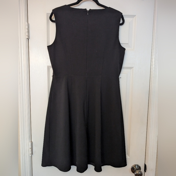 CALVIN KLEIN Keyhole Sleeveless Aline Dress - Picture 6 of 7